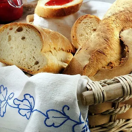 Bed & Breakfast Ambrosia 2*