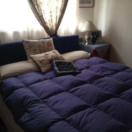 Bed & Breakfast Ambrosia 2*