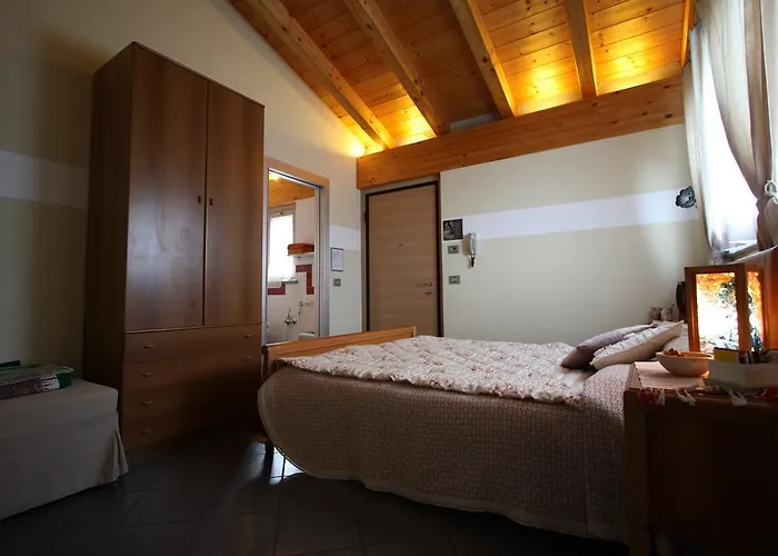 לינה וארוחת בוקר Ambrosia 4*