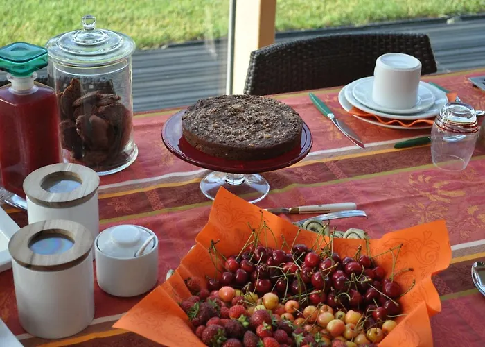 לינה וארוחת בוקר Ambrosia 4*